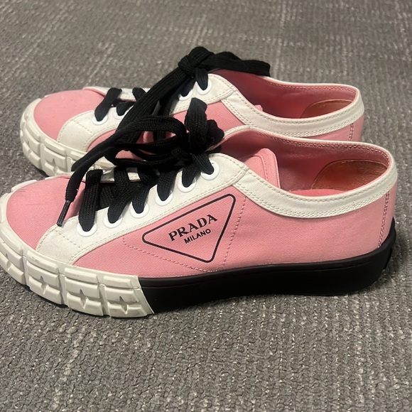 Prada color blocking pink and white with black laces, size 6 1/2 - Picture 2 of 4